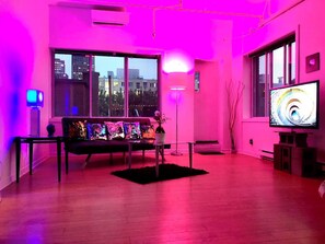 Living area - 1 bedroom Penthouse in the heart of downtown Montreal (Montréal)
