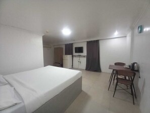 Standard Double Room | Free WiFi - Healing Hotel (Angeles City)