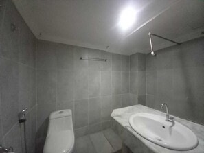 Standard Double Room | Bathroom | Free toiletries, soap, shampoo, toilet paper - Healing Hotel (Angeles City)
