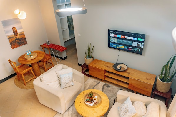スマートテレビ、書庫、PC モニター