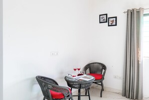 Deluxe Villa | Dining - Alaya Stays Batlaw Classic 5 BHK Villa with Pvt Pool & Gazebo (Gurugram)