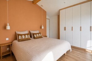 Iron/ironing board, WiFi, bed sheets - Vrbo Property (Saint-Gilles-Croix-de-Vie)