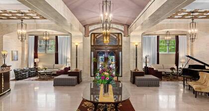 Central Seattle Escape Near Pike Place Market & Space Needle Studio Hotel
