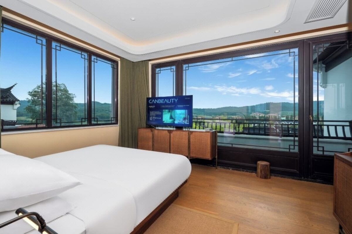 Signature Suite, Golf View | Down comforters, desk, laptop workspace, blackout drapes