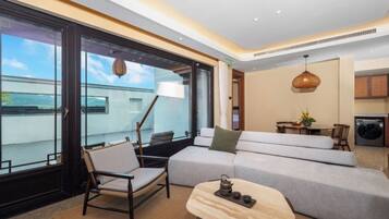 Signature Suite, Golf View | Down comforters, desk, laptop workspace, blackout drapes