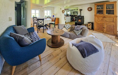 Stunning home in Løkken with WiFi