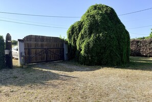 Property grounds - Le Triton de Bergerac, modern villa with pool and large wooded park (Bergerac)