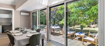 Le Triton de Bergerac: Modern Villa with Pool and Large Park Near Bergerac