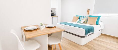 WiFi, bed sheets
