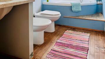 Dusche, Haartrockner, Bidet, Handtücher