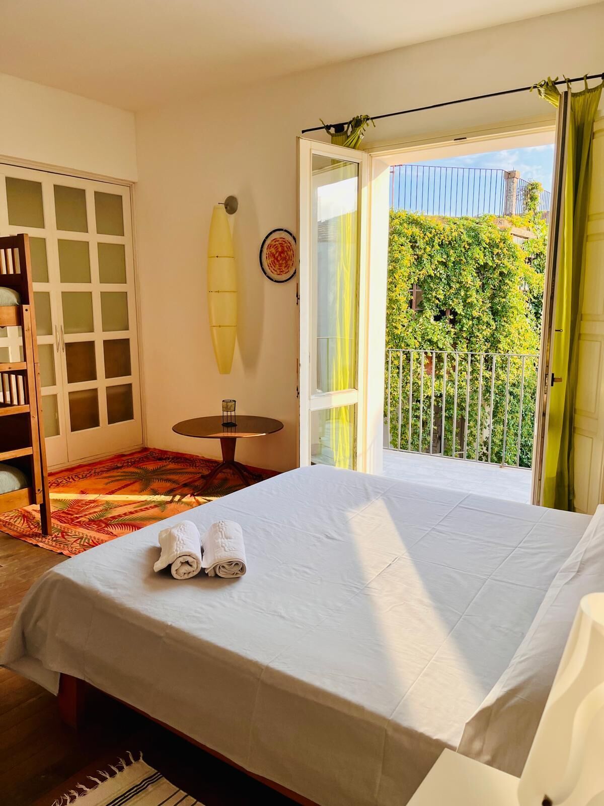 Wi-Fi de cortesia, roupa de cama