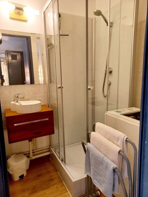 Shower, hair dryer, towels, toilet paper