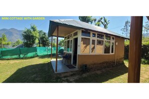 Exterior - Vatika Resorts Cottages (Shoghi)
