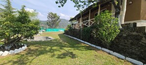 Property grounds - Vatika Resorts Cottages (Shoghi)