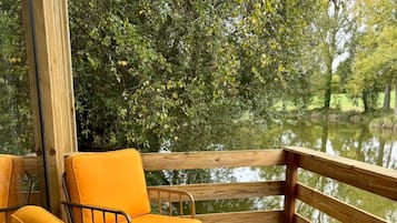 Comfort Cabin, Lake View | Terrace/patio