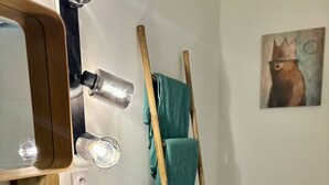 Cabaña Confort, vista al lago | Baño