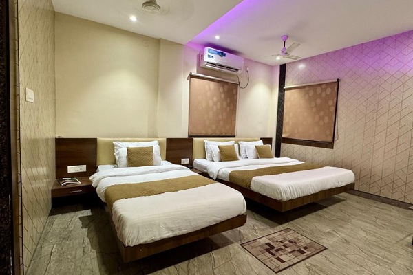 WiFi (free), bed sheets