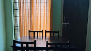 Apartment | Dining