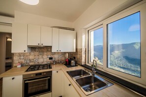 Frigorífic, forn, placa de cuina i rentaplats 