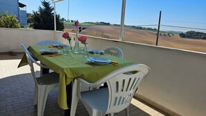 Outdoor dining - Vrbo Property (LORETO)