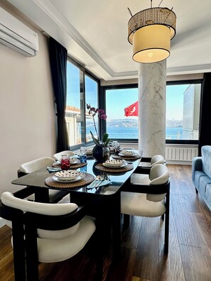 Dining - Serene Stylish Central Cihangir Flat w/ Bosphorus 3-bedroom apartment (Beyoglu)