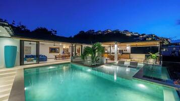 Luksus-villa - 4 soveværelser - privat pool - byudsigt | Pool | Udendørs pool