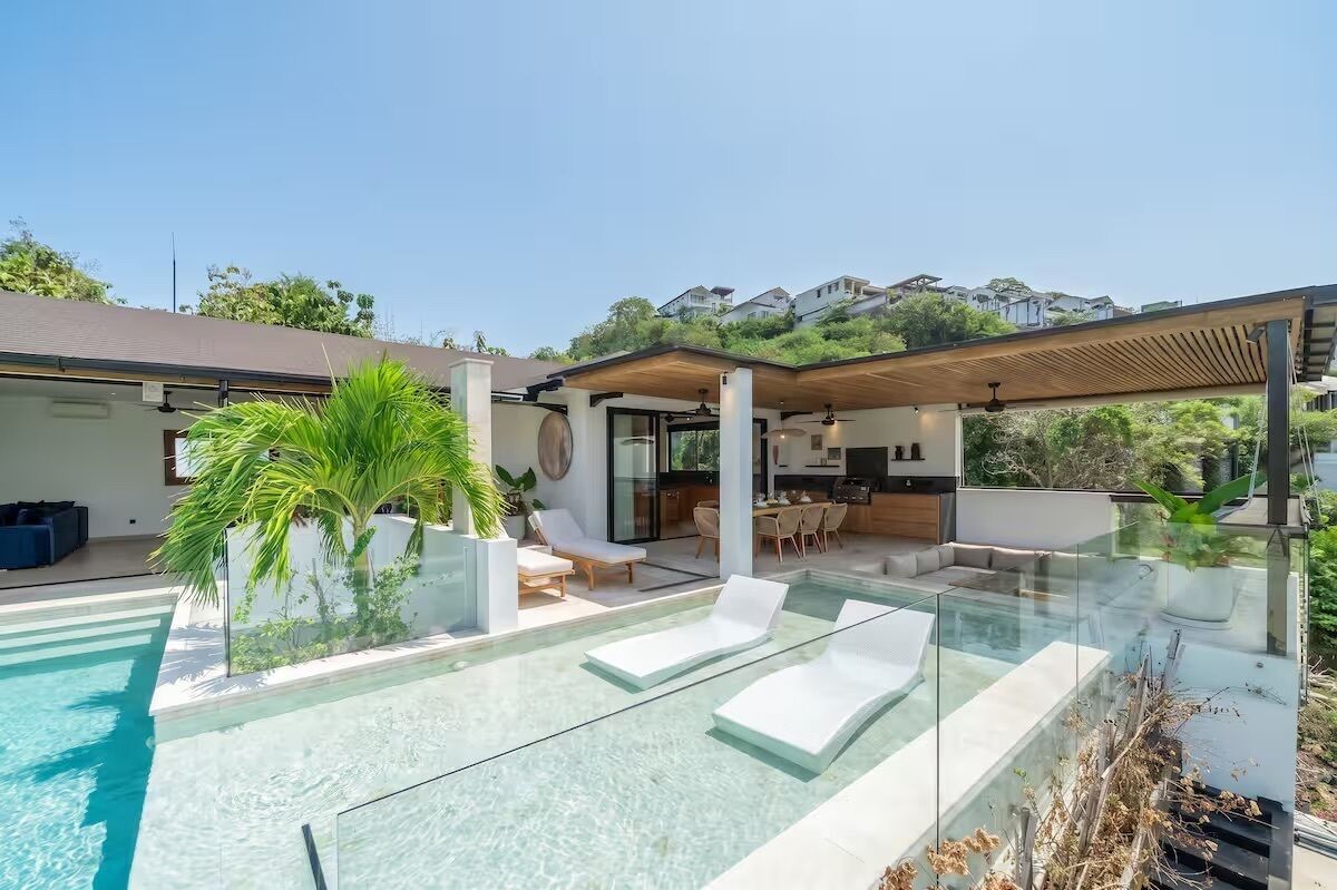 Luxury-Villa, 4 Schlafzimmer, eigener Pool, Stadtblick | Pool | Außenpool