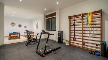 Luxury-Villa, 4 Schlafzimmer, eigener Pool, Stadtblick | Fitnessbereich
