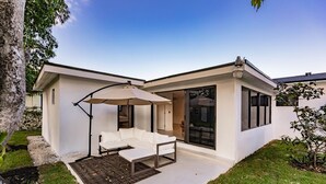 A modern house with a patio, white exterior, and large windows. - Superb Miami 4 Bedrooms, 3 Bath home, Perfect for Families & Groups (Miami)