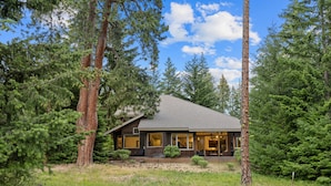 Unclassified image, 4 of 45, button - 3BR Fairway View Hot Tub Firepit Xbox BBQ (Cle Elum)