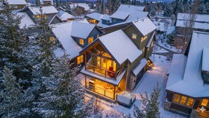 Unclassified image, 2 of 35, button - 3BR Mnt View Hottub BBQ Walk 2 Iceskate Spa Dine (Cle Elum)
