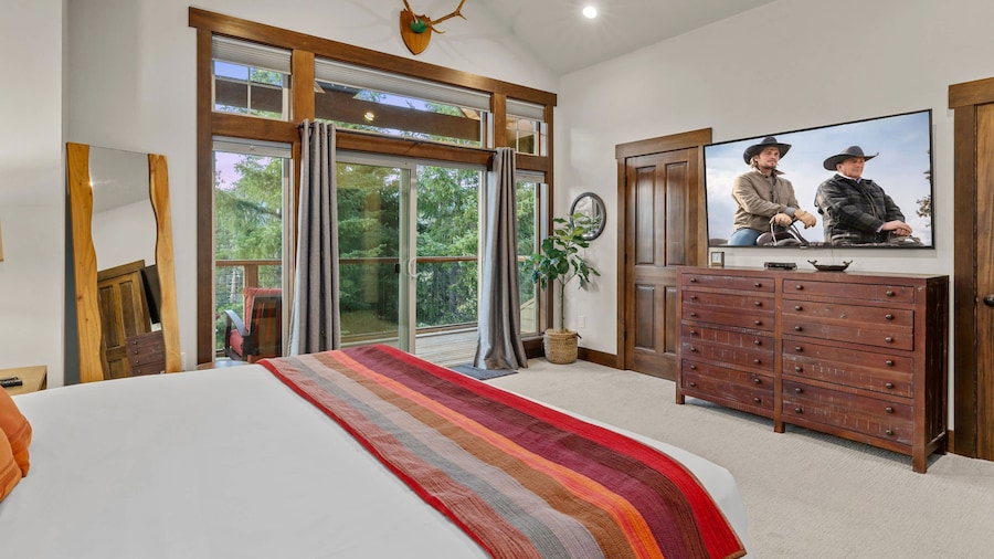 3BR Mnt View Hottub BBQ Walk 2 Iceskate Spa Dine