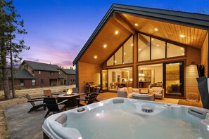 House - 5BR Meadow Mt View Hot Tub Chefs Kitch (Cle Elum)