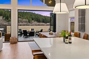 House - 5BR Meadow Mt View Hot Tub Chefs Kitch (Cle Elum)