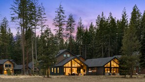 Room - 5BR Meadow Mt View Hot Tub Chefs Kitch (Cle Elum)