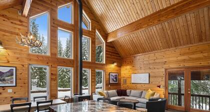 4BR Retreat 5-min to Hiking Biking Dining