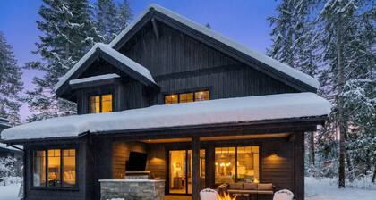 Soak Sizzle Unwind 5BR Hottub Gamerm BBQ
