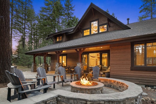 4BR Luxe Home Chefs Kit Hottub Firepit Gamerm