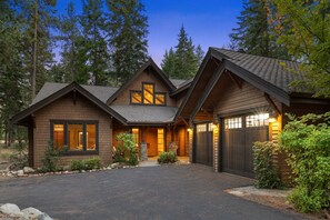 House | 4 bedrooms - 4BR Luxe Home Chefs Kit Hottub Firepit Gamerm (Cle Elum)