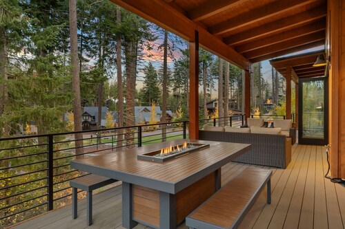 Gather Sip Savor- Chefkitch Hottub Views BBQ