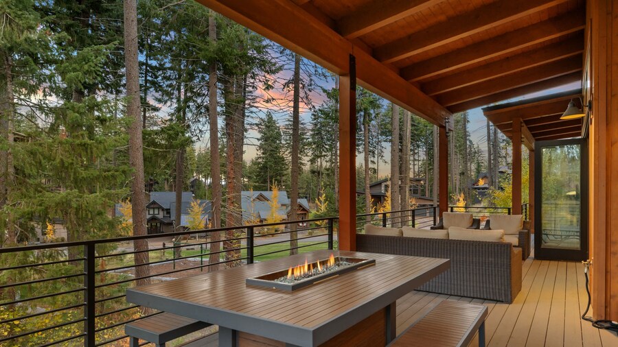 Gather Sip Savor- Chefkitch Hottub Views BBQ