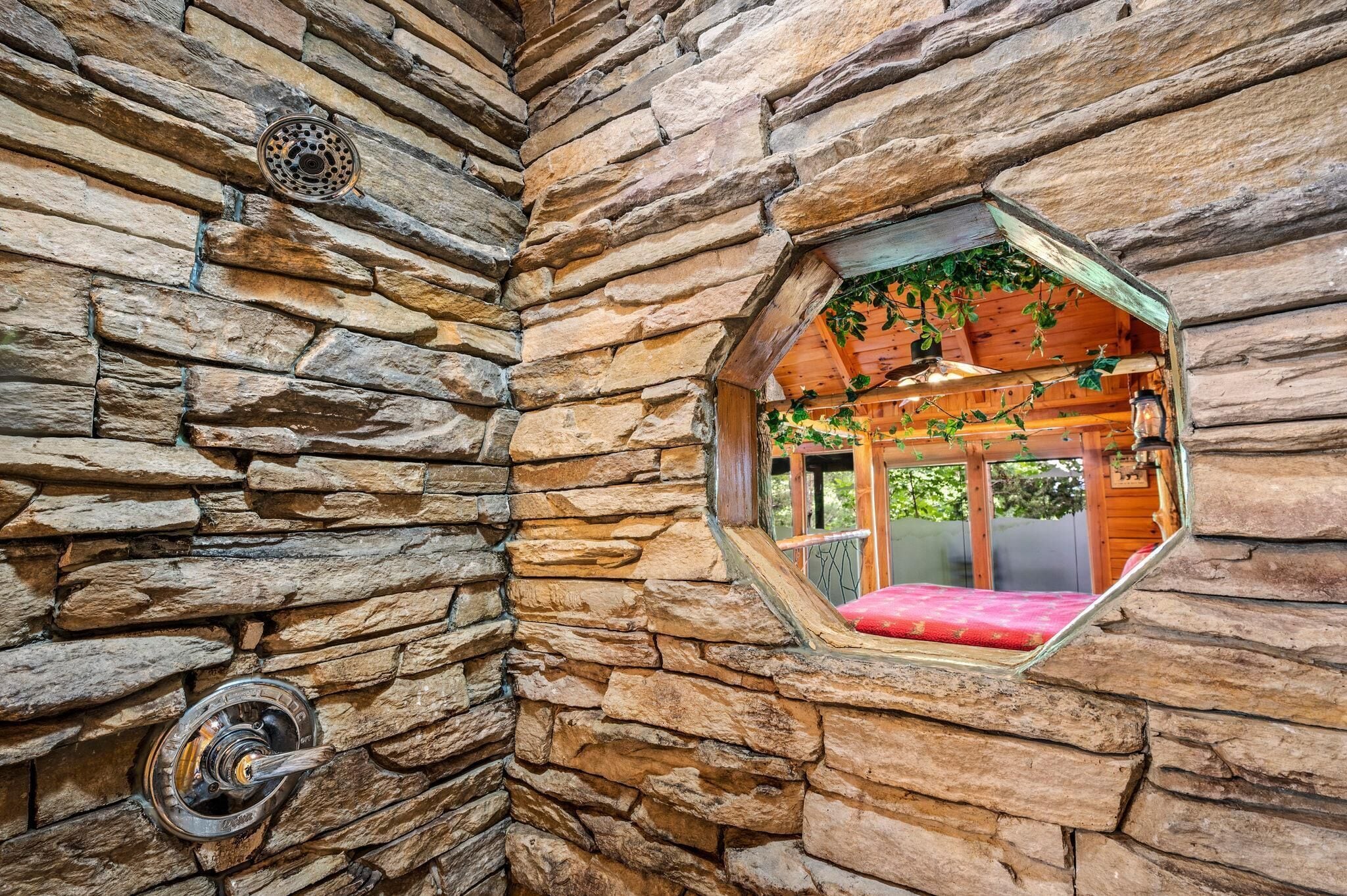 Rumah, 1 Tempat Tidur King dengan tempat tidur Sofa (Gatlinburg Enchanted Treehouse) | Halaman properti