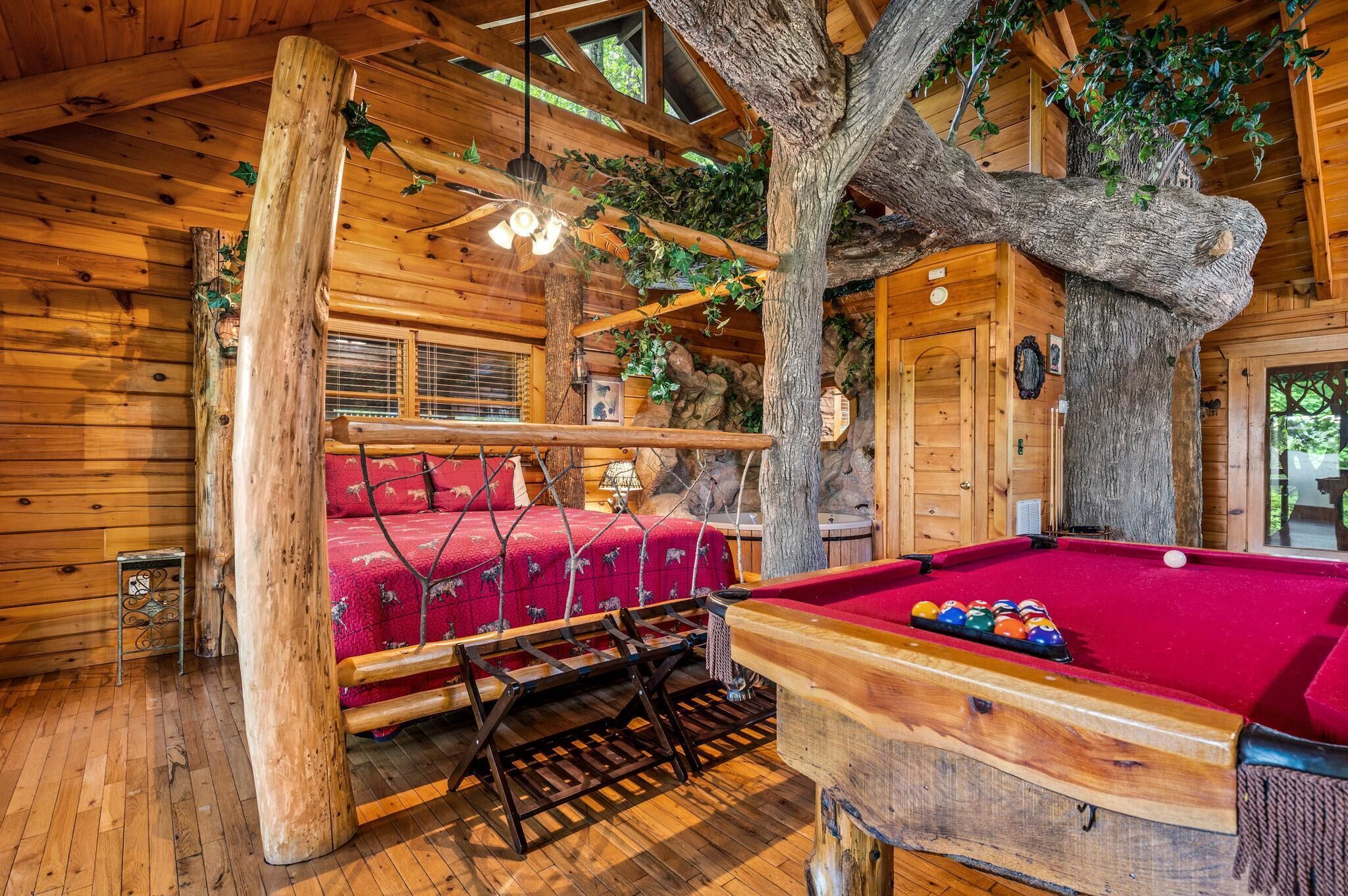 House, 1 King Bed with Sofa bed (Gatlinburg Enchanted Treehouse)