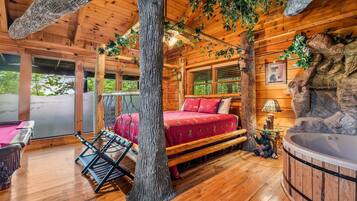 Rumah, 1 Tempat Tidur King dengan tempat tidur Sofa (Gatlinburg Enchanted Treehouse) | 1 kamar tidur