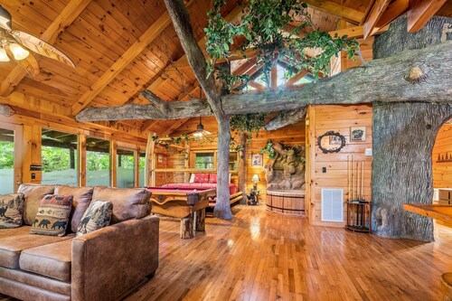Gatlinburg Enchanted Treehouse