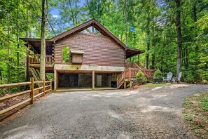 บ้านพัก, เตียงคิงไซส์ 1 เตียง และโซฟาเบด (Gatlinburg Enchanted Treehouse) | บริเวณภายนอก