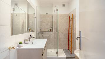 Shower, towels