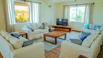 Villa, 5 habitaciones, con acceso para personas discapacitadas, para fumadores | Sala de estar