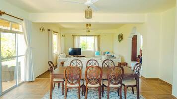 Villa, 5 Bedrooms, Accessible, Smoking | Ruang makan