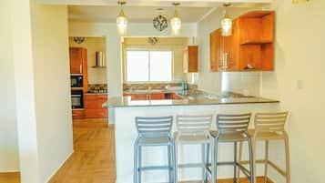 Villa, 5 Bedrooms, Accessible, Smoking | Interior